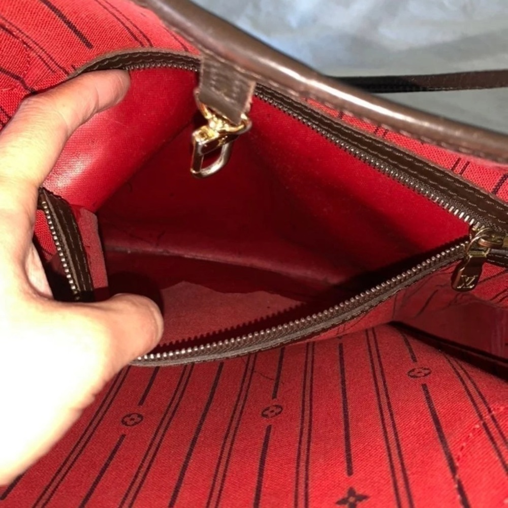 Louis Vuitton Neverfull MM - Picture 9 of 16